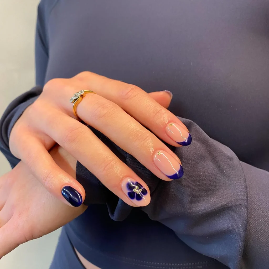 navy blue nails September 2026 — preppy chic versatile fall manicure