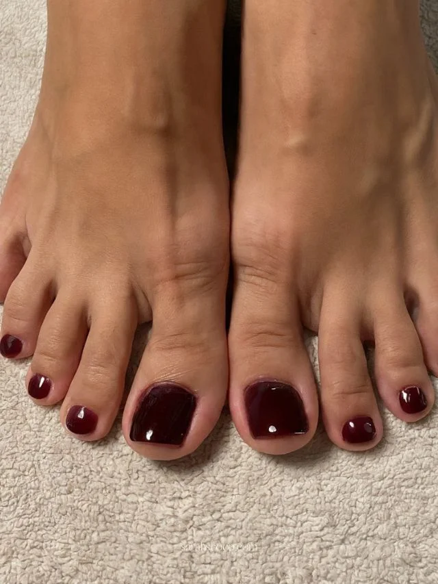 Fall pedicure with deep burgundy nail polish on short square toenails, elegant November toe nail design 2025