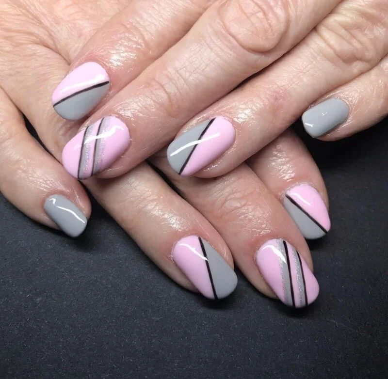 25+ Korean Winter Nail Ideas That Will Rule 2025 ❄️💅 15 Pink gray mix nails