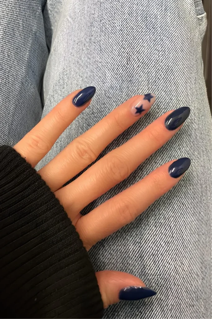 Navy manicure