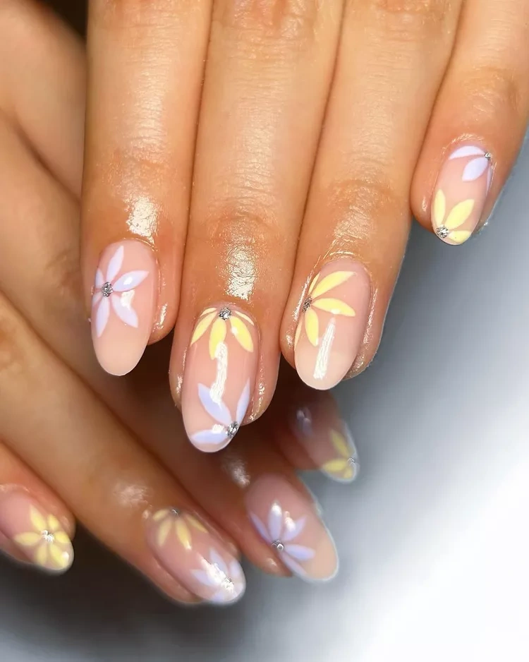 20 Beautiful Butter Yellow Nails Design You’ll Love This Summer 18 Glossy brown and nude ombre swirl almond shape long nails