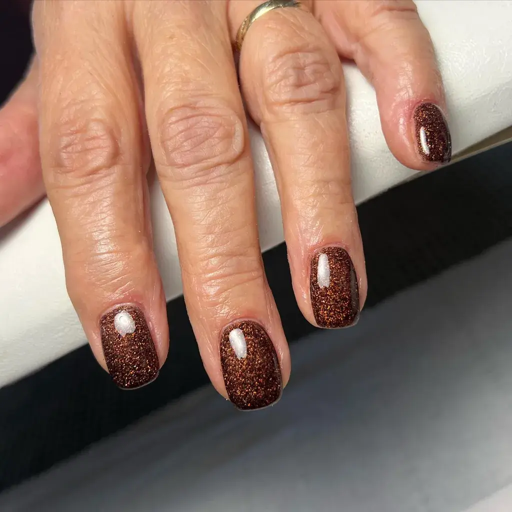 Sparkly dark brown glitter short square nails with gold ring