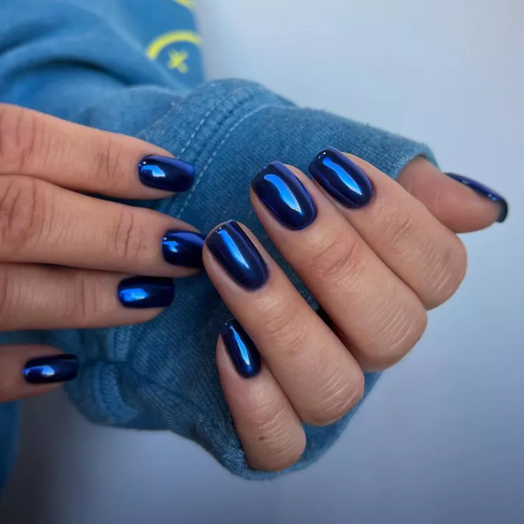 30 Stunning Dark Blue Nail Designs for a Denim-Inspired Summer Look 18 Glossy reflective navy blue chrome nails on oval-shaped nail beds. A stunning metallic manicure idea for a bold chrome nail trend or winter statement color.