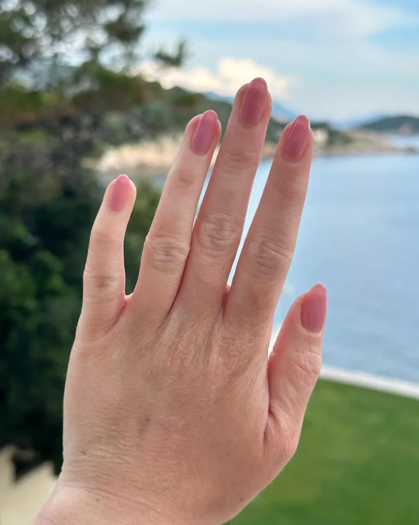 soft pink nail colors for women over 50 — dusty rose flattering mature hands 2026