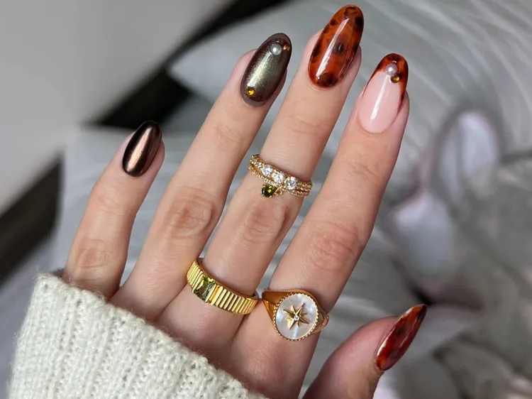 30 Trendy Short Fall Nails Perfect for a Classy Look 14 tortoiseshell short almond fall nails 2026 — organic amber honey brown manicure